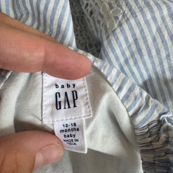 Babygap Eyelet Flutter Dress Size 12-18 months - Picture 2 of 4